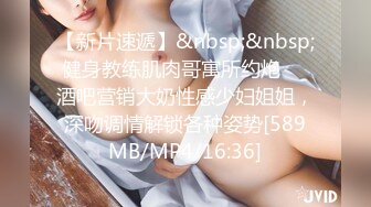 年輕小伙帶巨乳女友回家就想幹她